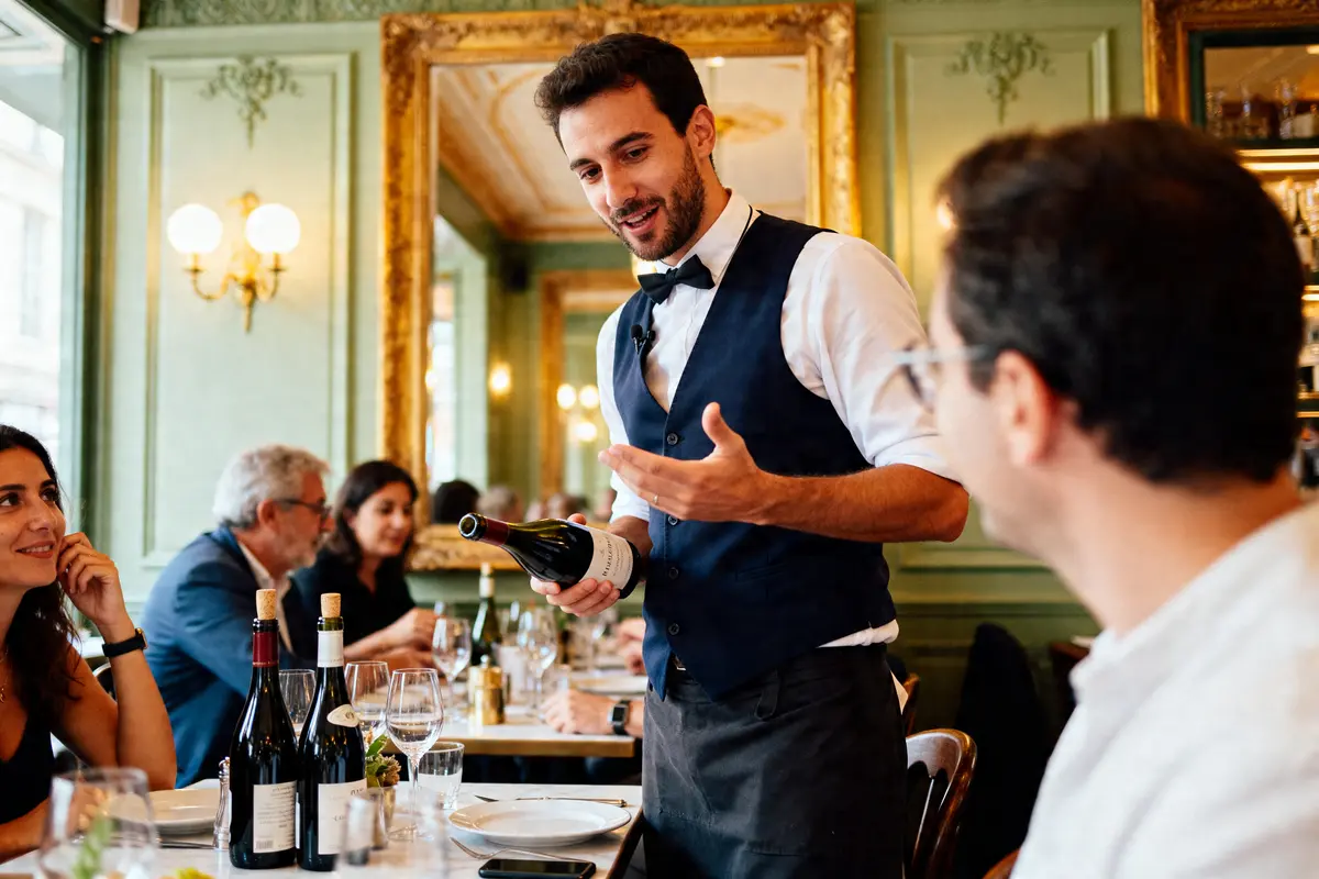 Salaire d’un sommelier : Quel est le salaire moyen et profil ?