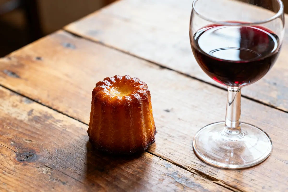Accord vin et canelé : Quel vin choisir pour sublimer ce dessert ?